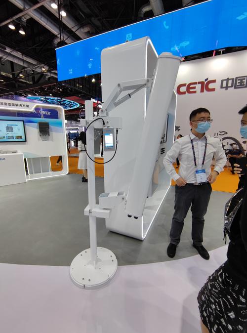 本文展示了2022年通信技术博览会的一些亮点,包括中国移动的5g